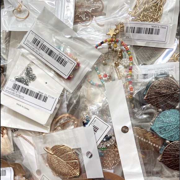 🌾MYSTERY SURPRISE 6 FOR $38 JEWELRY BUNDLE - Picture 5 of 16